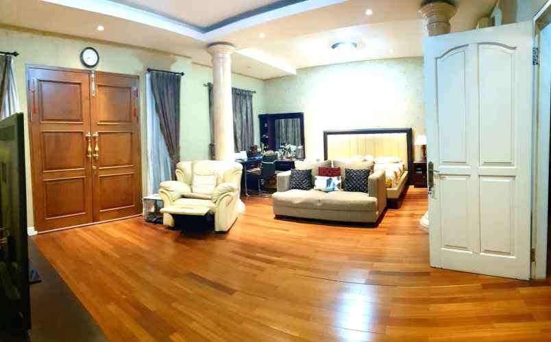 dijual rumah taman kebon jeruk intercon