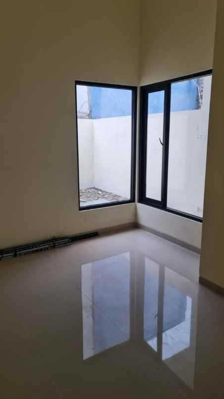 dijual rumah tambak medokan ayu