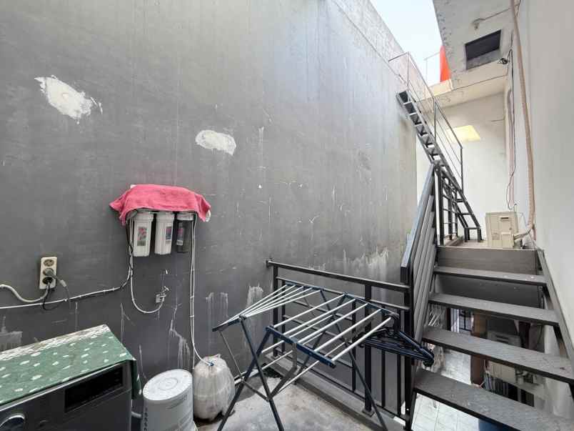 dijual rumah tanah tinggi johar baru