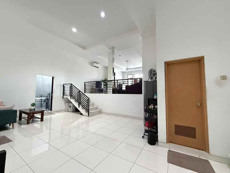 dijual rumah tanah tinggi johar baru