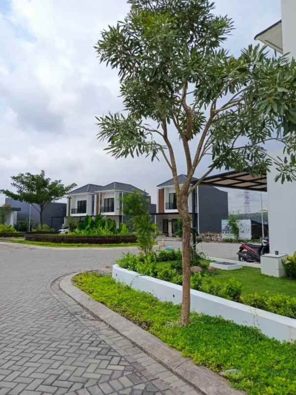 dijual rumah tembalang