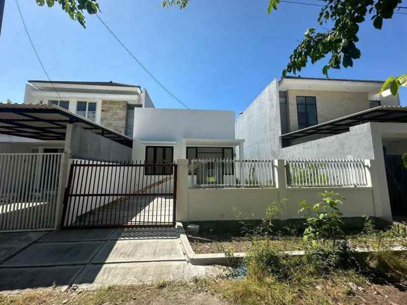 dijual rumah tenggilis mejoyo selatan