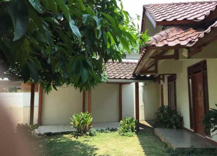 dijual rumah villa bintaro regency