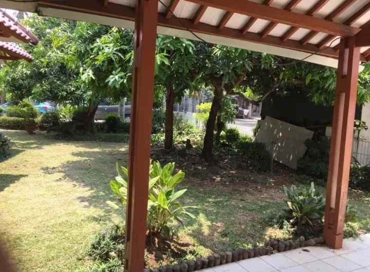 dijual rumah villa bintaro regency