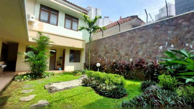 dijual rumah villa bukit indah pakuwon