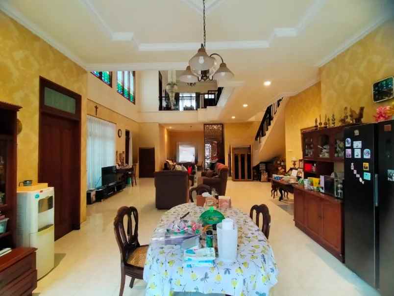 dijual rumah villa bukit indah pakuwon