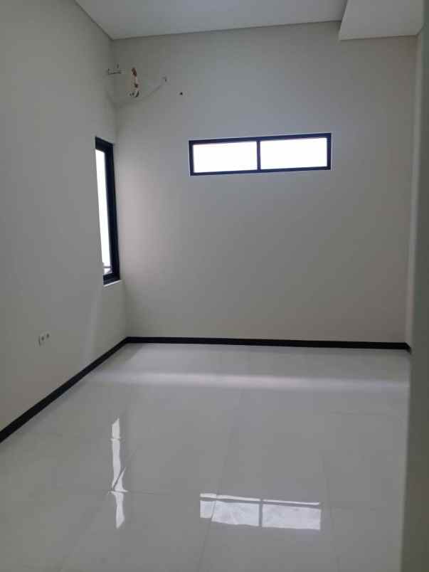 dijual rumah villa kalijudan