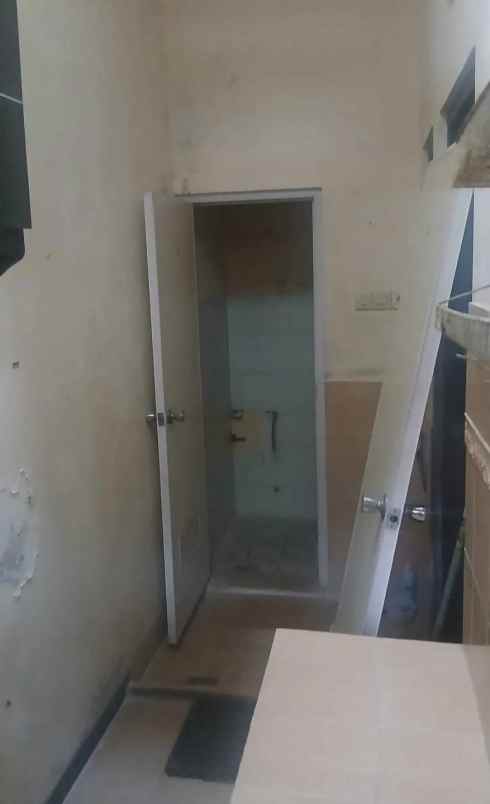 dijual rumah villa krista gedawang