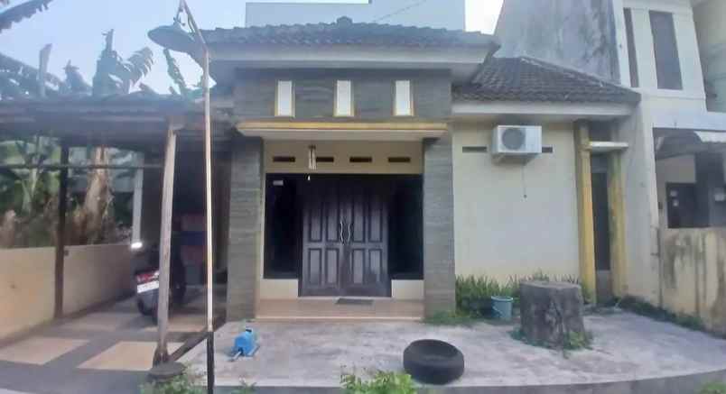dijual rumah villa krista gedawang