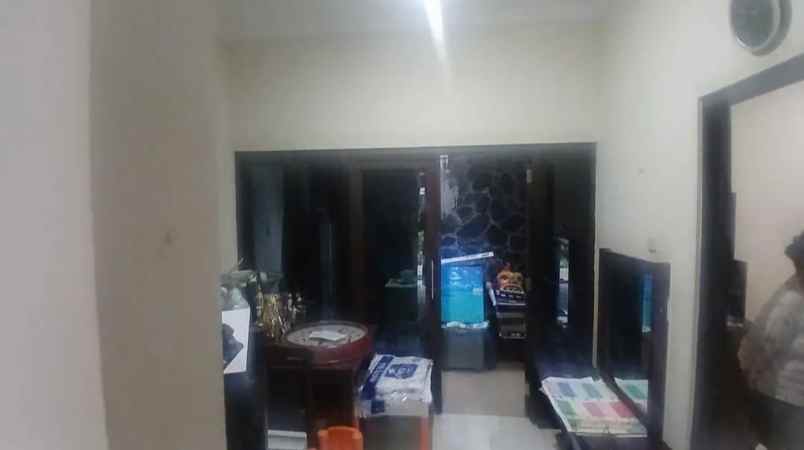 dijual rumah villa krista gedawang