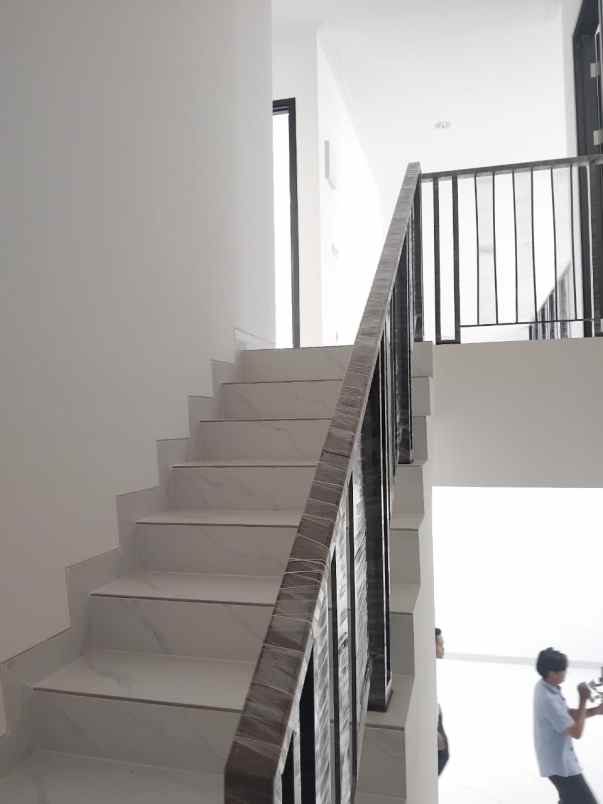 dijual rumah villa pasir putih 5 pik2