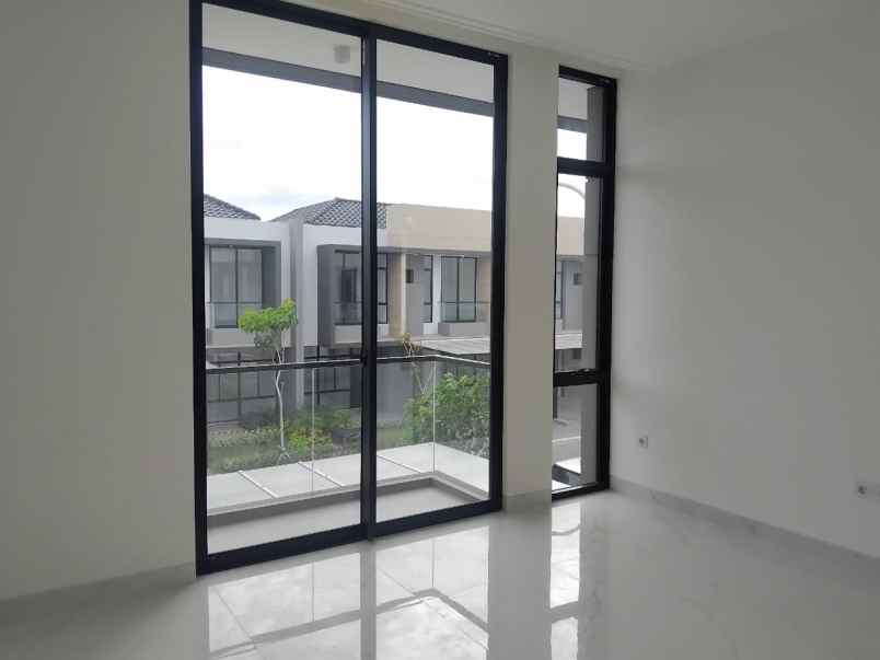 dijual rumah villa pasir putih 5 pik2