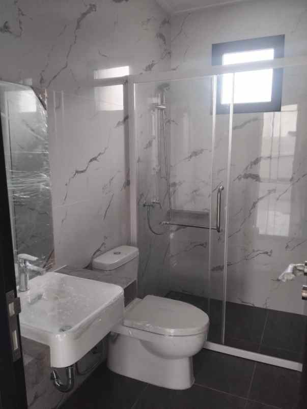 dijual rumah villa pasir putih 5 pik2