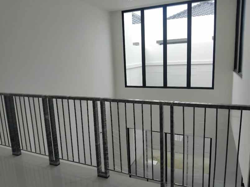 dijual rumah villa pasir putih 5 pik2