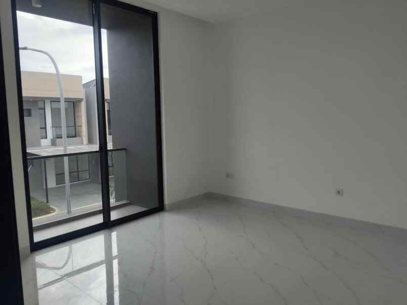 dijual rumah villa pasir putih 5 pik2