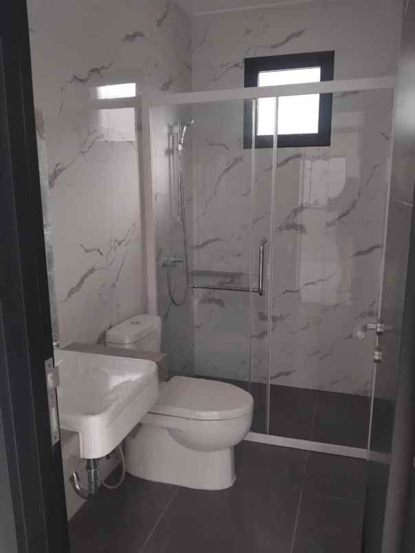 dijual rumah villa pasir putih 5 pik2