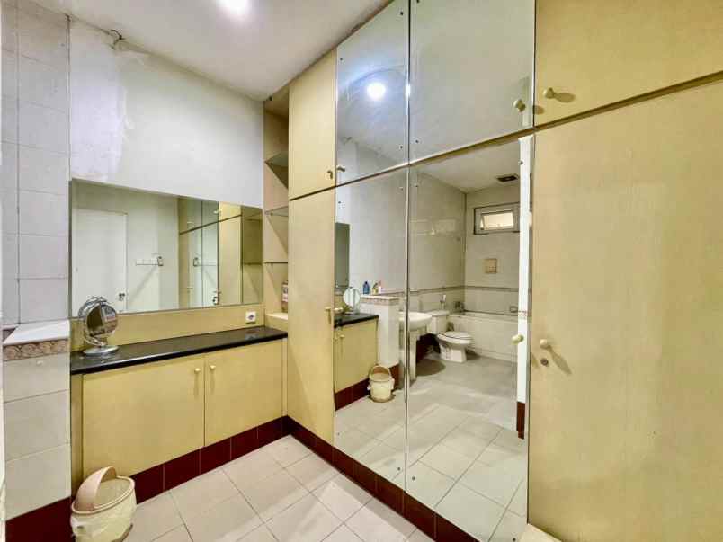 dijual rumah villa sentra raya citraland