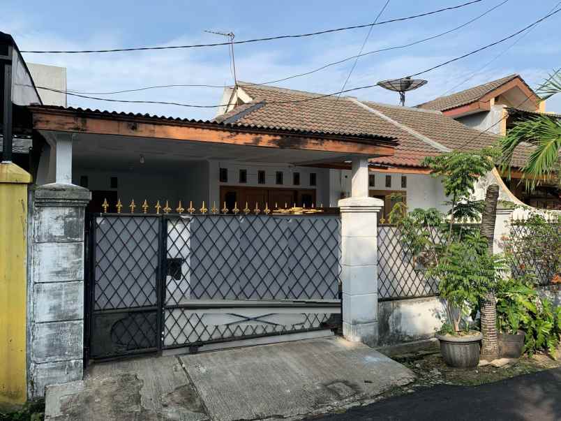 dijual rumah wisma asri