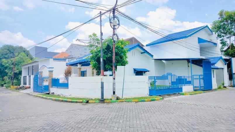 dijual rumah wisma lidah kulon
