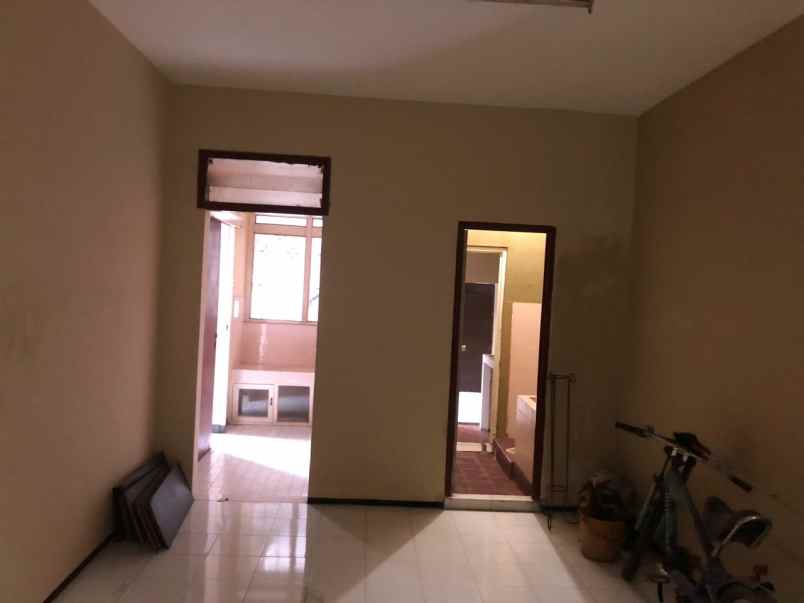 dijual rumah wisma lidah kulon