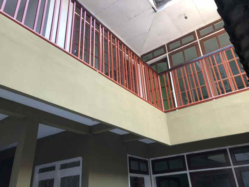 dijual rumah wisma lidah kulon