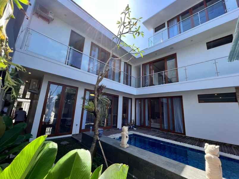 dijual villa jalan raya kampus unud