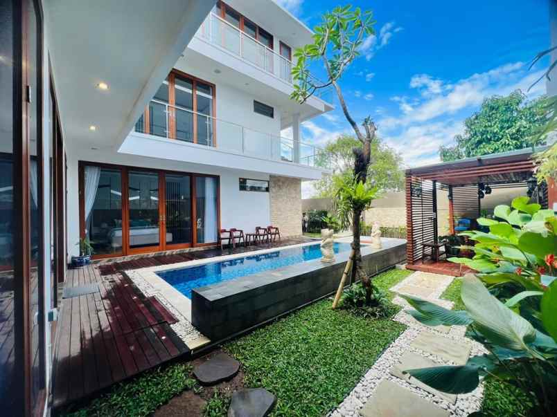 dijual villa jalan raya kampus unud