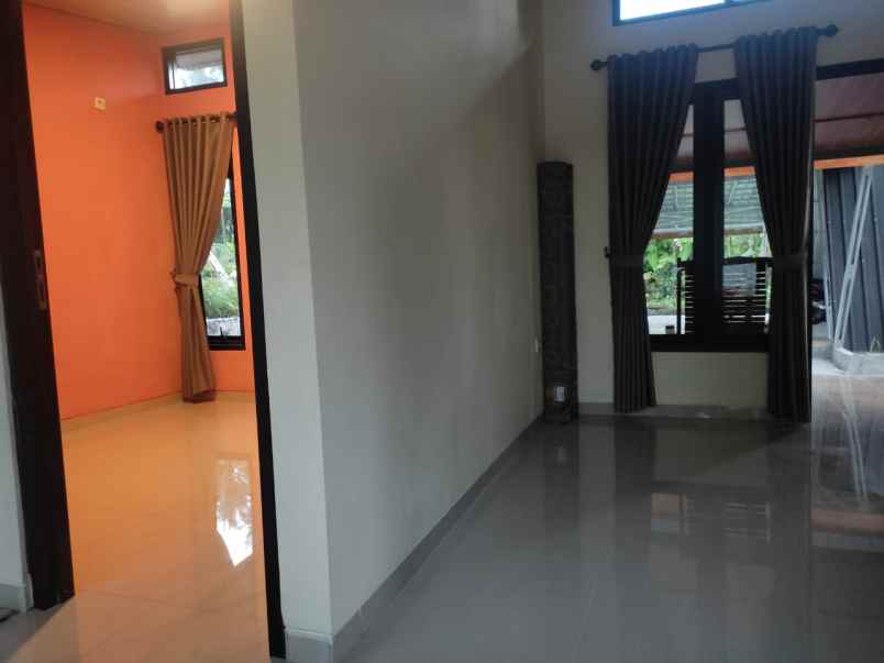 dijual villa pakem