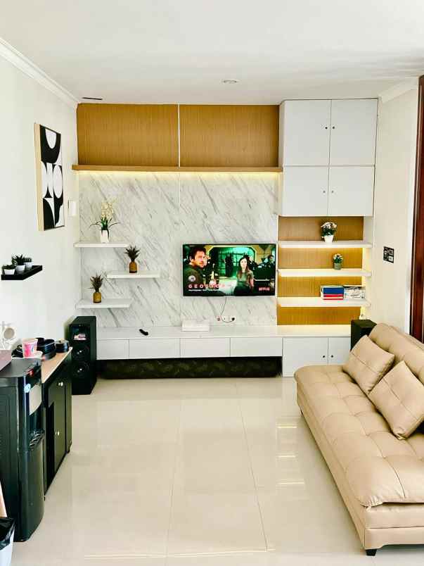 dijual villa villa kota batu dekat