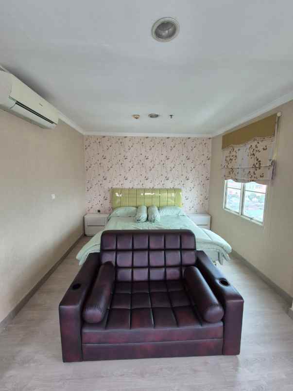 disewa apartemen french walk moi posisi hook furnished