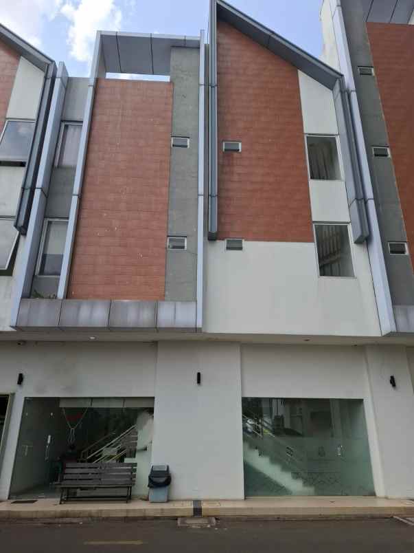 disewa ruko 3 lantai jgc jakarta timur