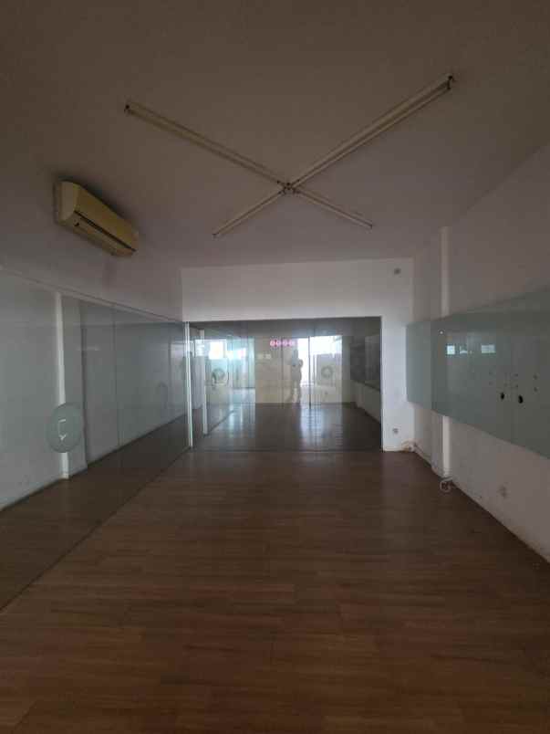 disewakan ruko 4 lantai di klampis jaya