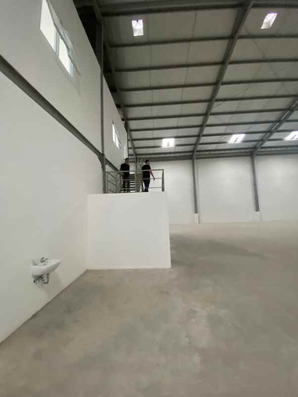disewakan ruko gudang kantor delta silicon lippo cikarang