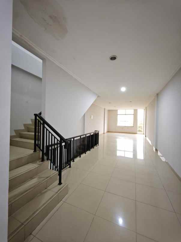 disewakan ruko gudang kantor green village