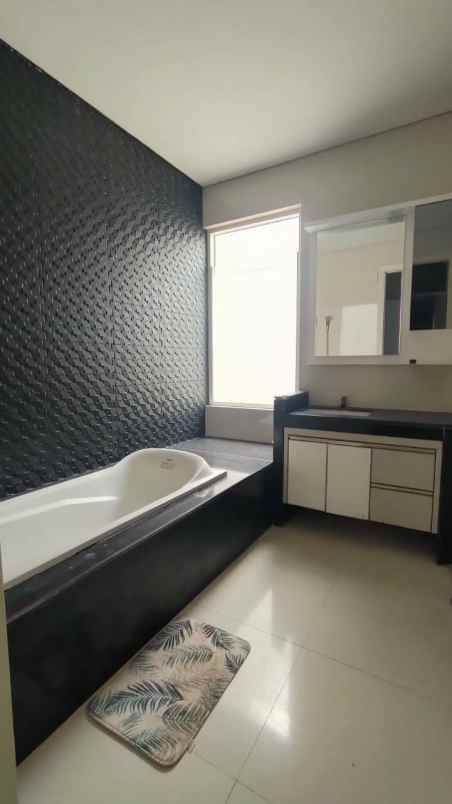 disewakan rumah bukit telaga golf