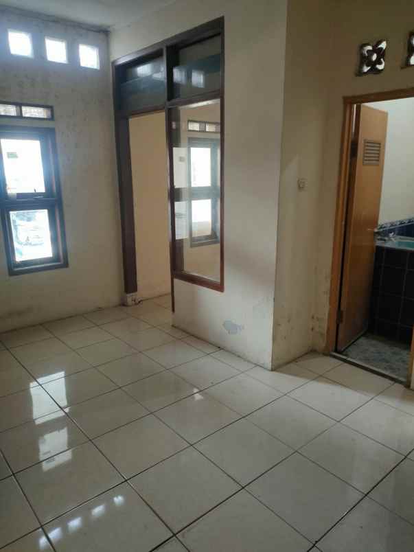 disewakan rumah daerah sariwangi atas