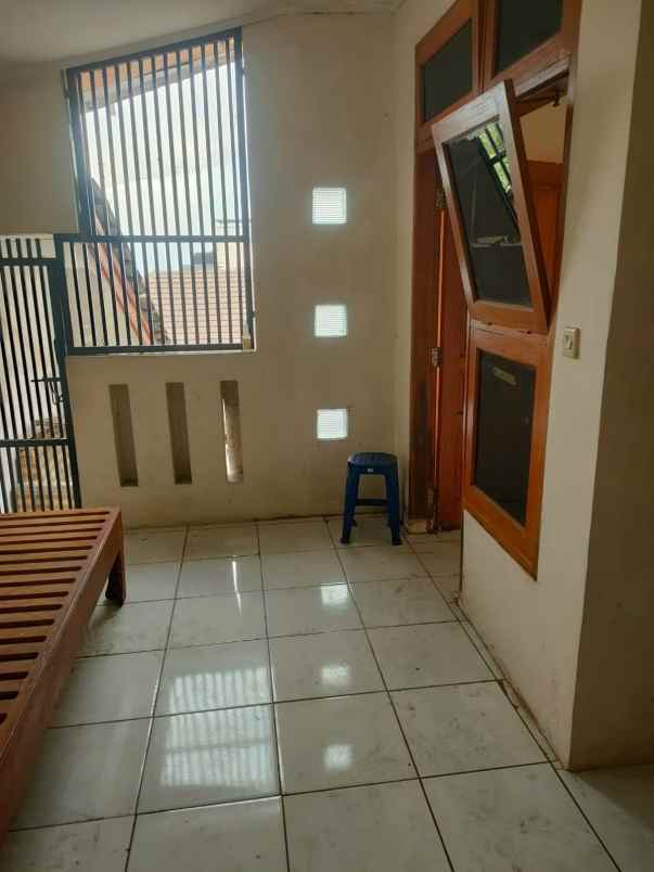 disewakan rumah daerah sariwangi atas