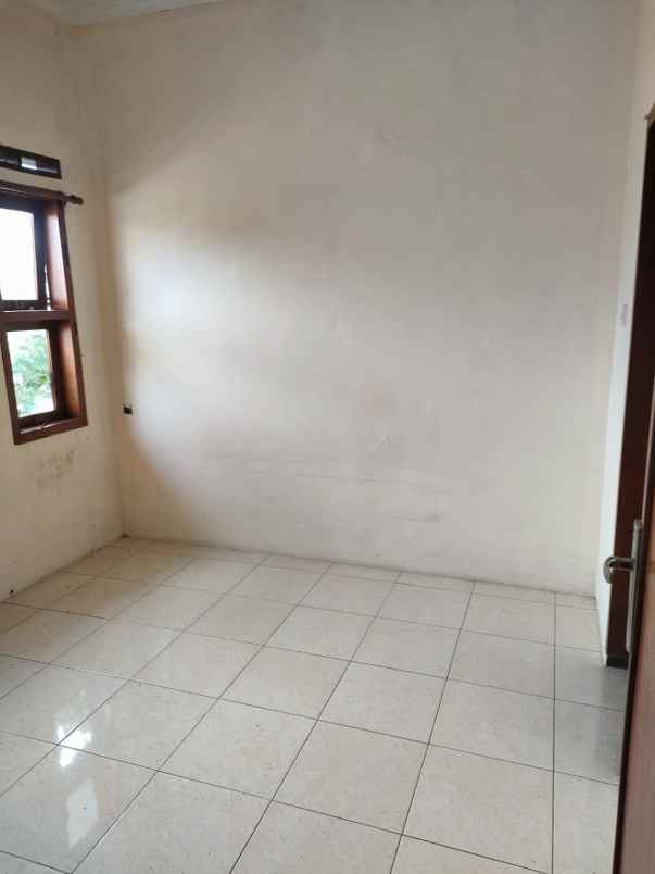 disewakan rumah daerah sariwangi atas