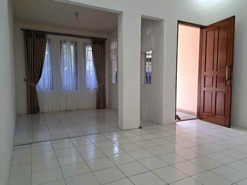 disewakan rumah di kebayoran lama