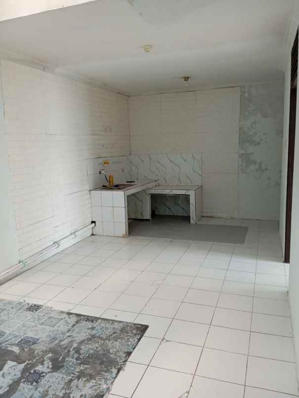 disewakan rumah jalan bukit sariwangi