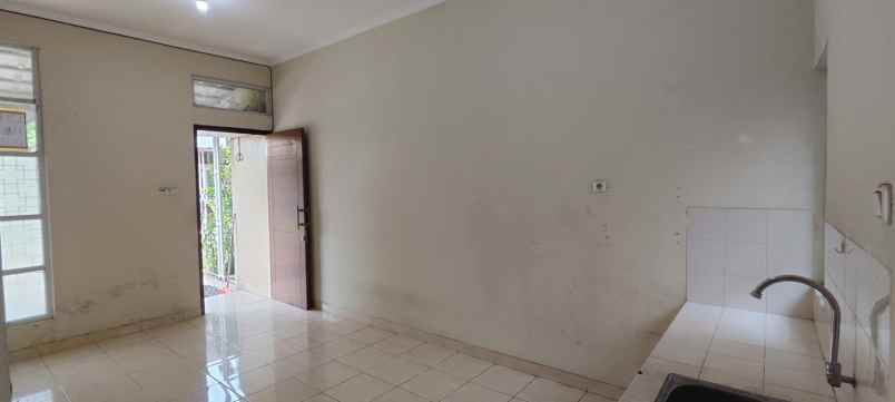 disewakan rumah kgv2 karawang barat