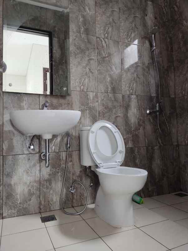 disewakan rumah lavon swan city cikupa