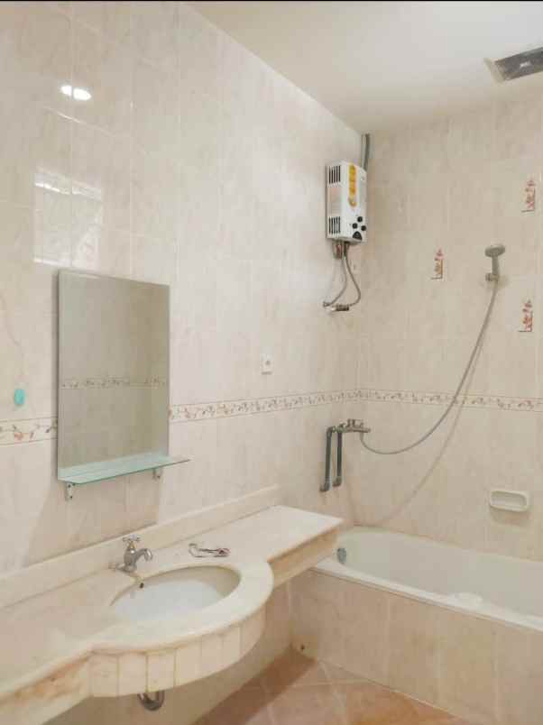 disewakan rumah pakuwon city virginia regency