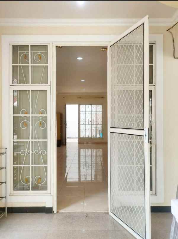 disewakan rumah pakuwon city virginia regency