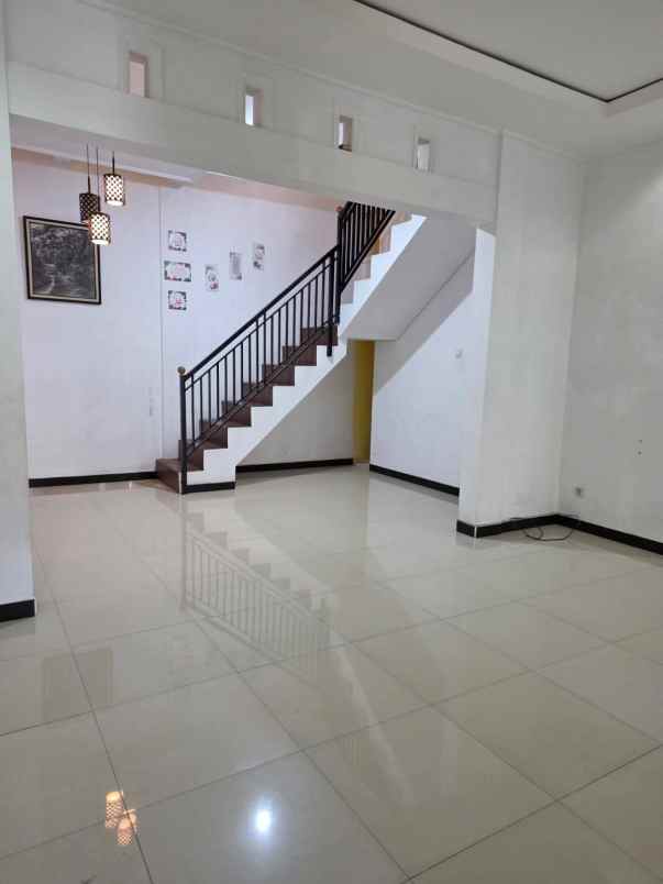 disewakan rumah pantai mentari jl abdul