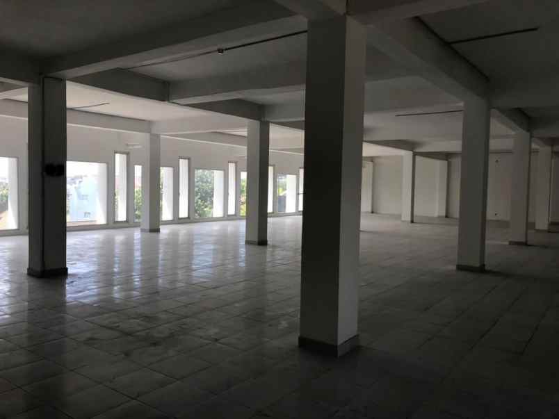 gedung kantor 5 lantai di jakarta pusat