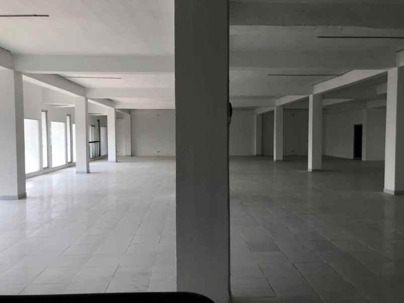 gedung kantor 5 lantai di jakarta pusat
