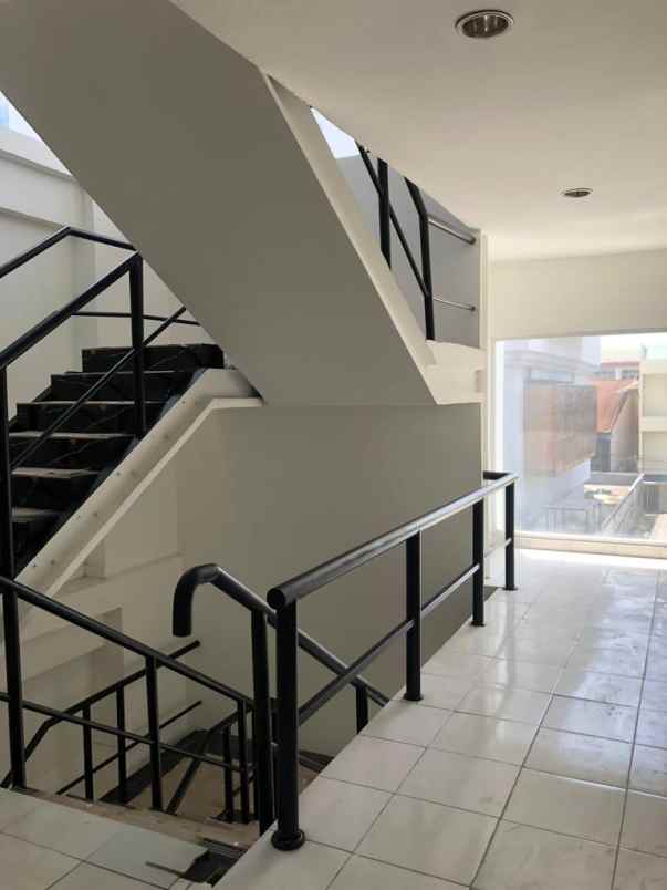 gedung kantor 5 lantai di jakarta pusat