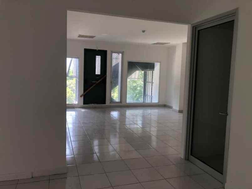 gedung kantor 5 lantai di jakarta pusat