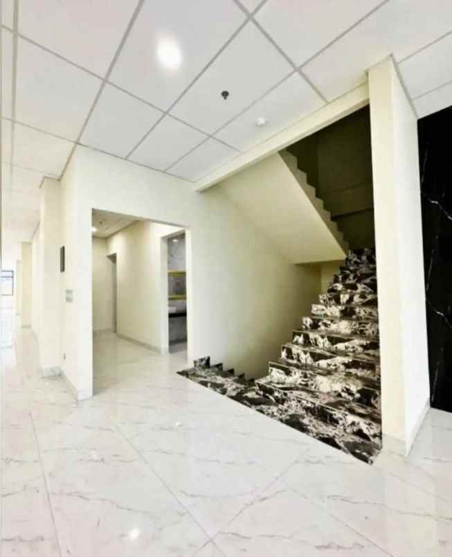 gedung perkantoran 6 lantai di menteng jakarta pusat